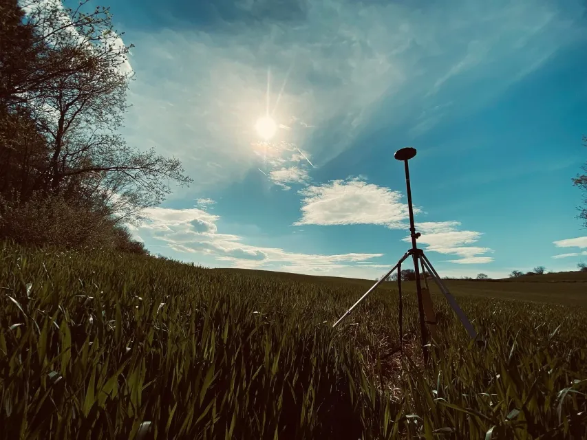 Buğday tarlasında GNSS alıcısıyla kontrol noktası ölçümü